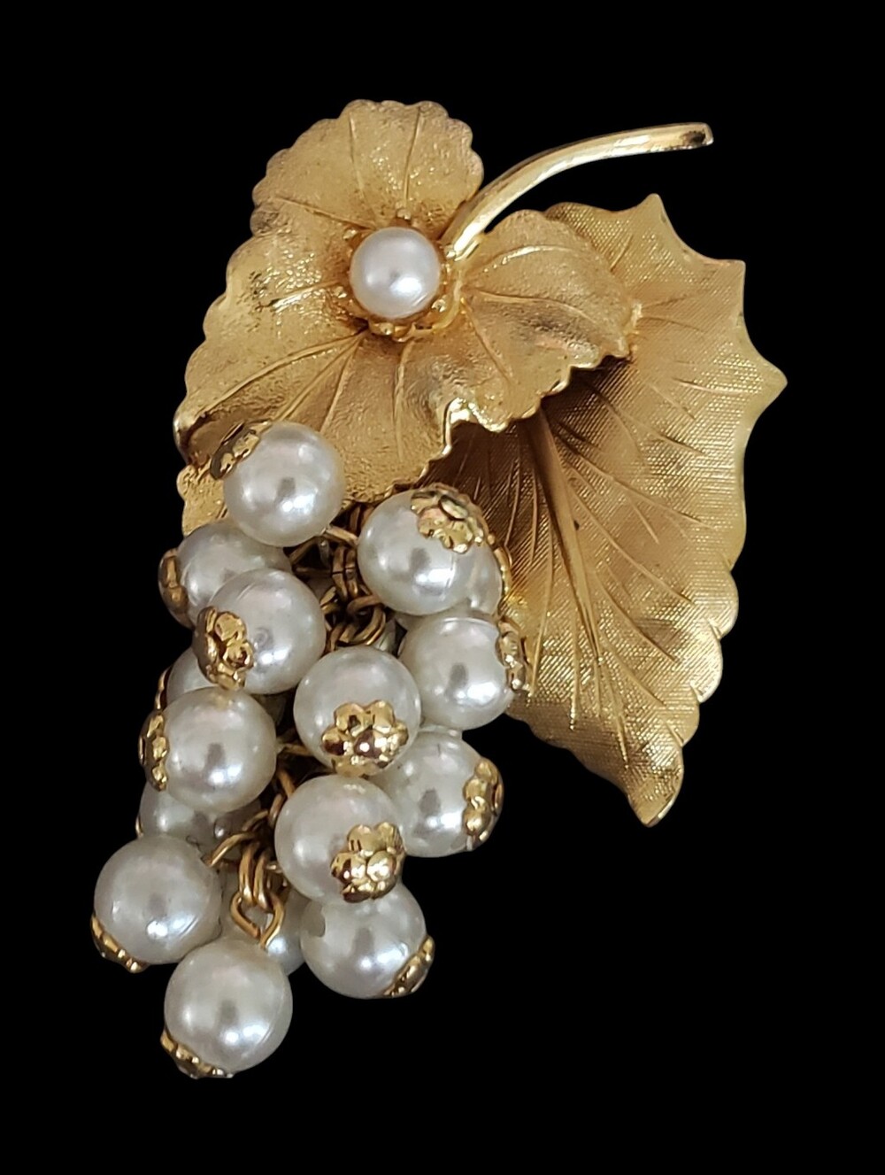 Vintage Weiss Pearl Grapes Gold Articulated Brooch